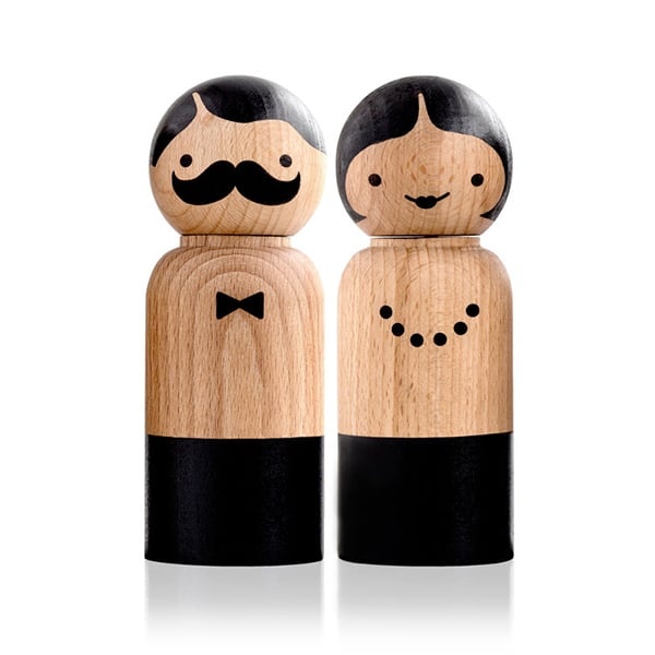 DIY: Mr. Salt and Mrs. Pepper shakers!