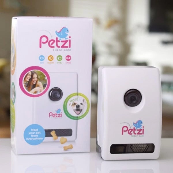 Petzi wifi camera discount and treat dispenser