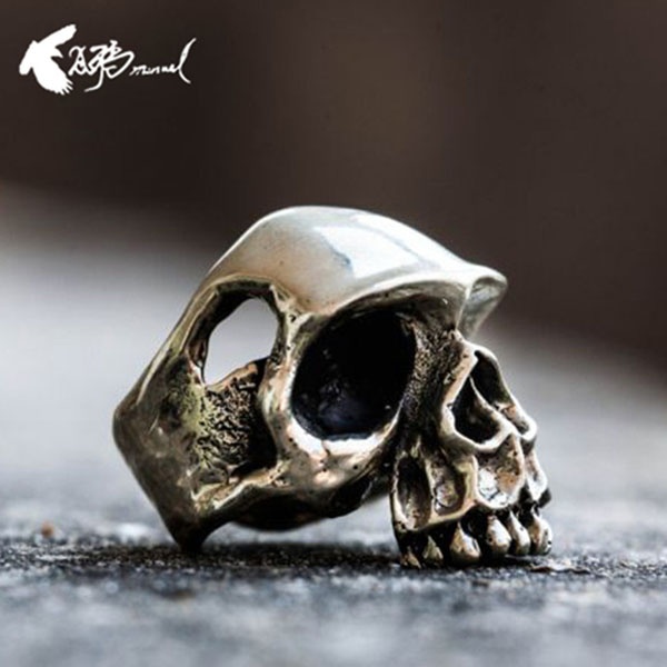 Silver skull ring - Macabre Gadgets