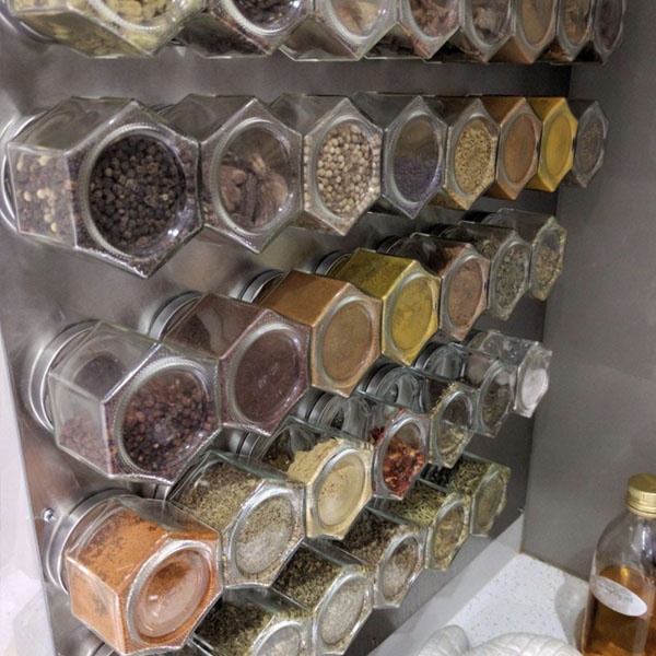 https://rs.apolloboxassets.com/images/sku1984-DIY-Magnetic-Spice-Jars-Large-Empty-Jars/arrey-6.jpg