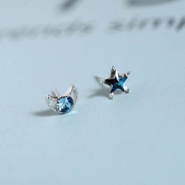 Blue Stone Round Cut Halo Diamond Stud Earrings 18Kt White Gold – Parasmani  Jewellary
