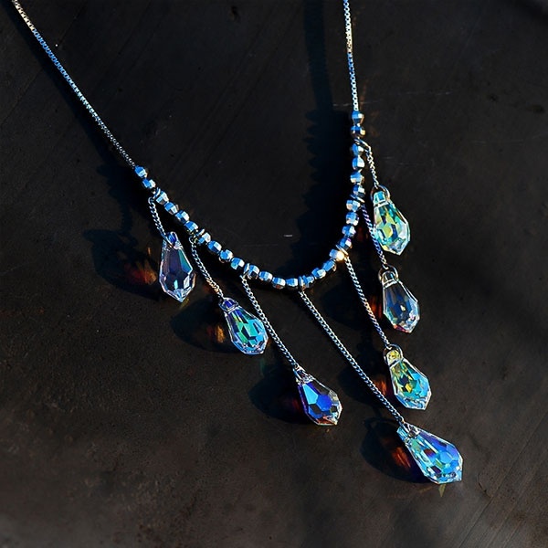 Falling Raindrops Necklace - ApolloBox