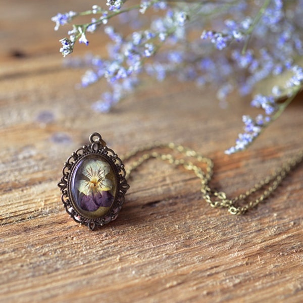 Vintage Viola Flower Necklace